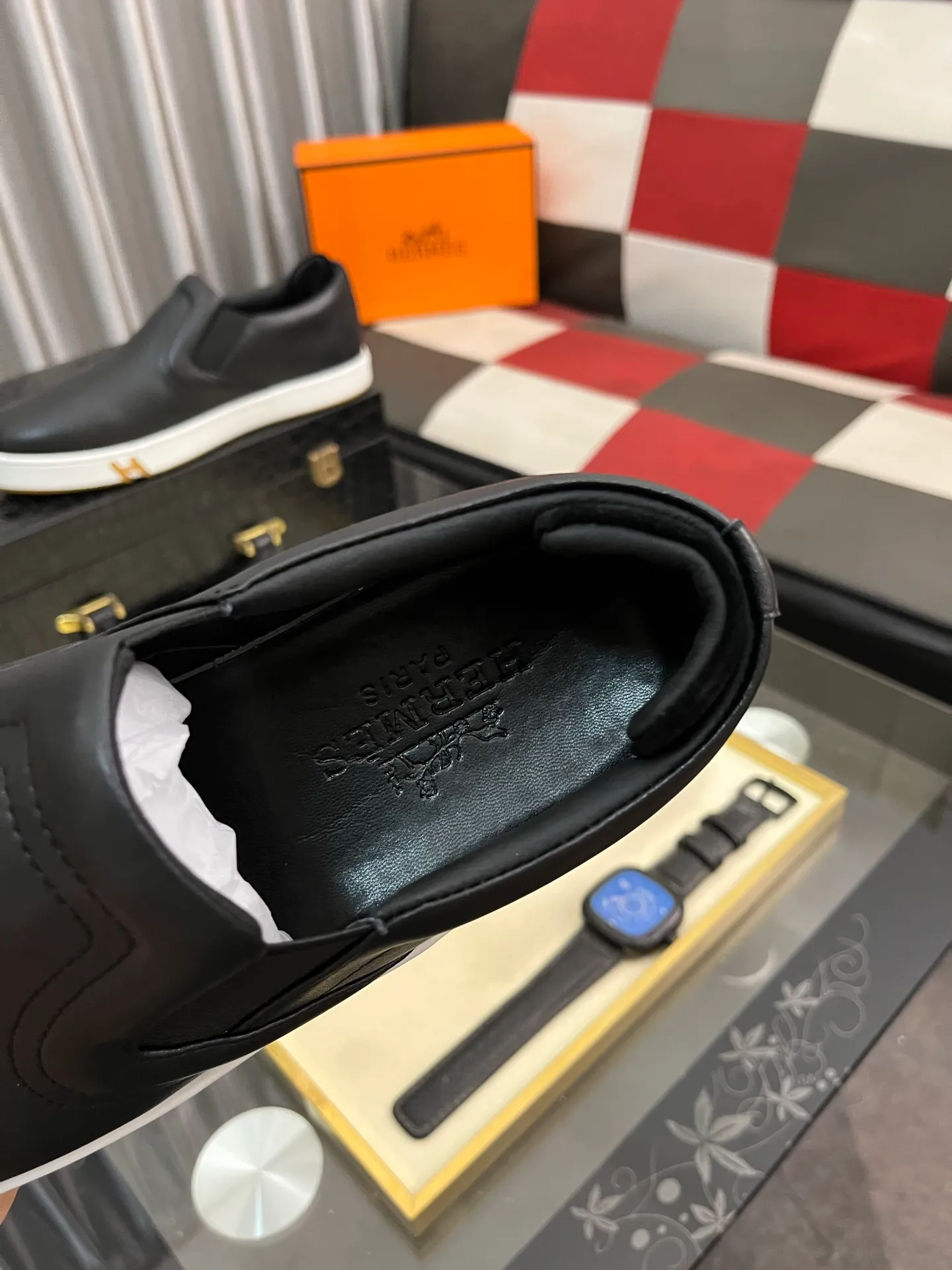 Men's Men's Shoes💰458⌚️⌚️HERMES/Hermès Hugo sneakers are casual men's shoes. These sneakers are made of imported first-layer cowhide leather and breathable mesh design. The contrasting color design creates a dynamic and modern shape. The front end of the toe is decorated with natural-color rubber inlays, making it novel and fashionable. The texture is incomparable, with cowhide lining and cowhide foot pads, the upper foot is comfortable and breathable, and the rubber sole is decorated with geometric patterns and iconic "H" details. A very personal one! Size: 38-44